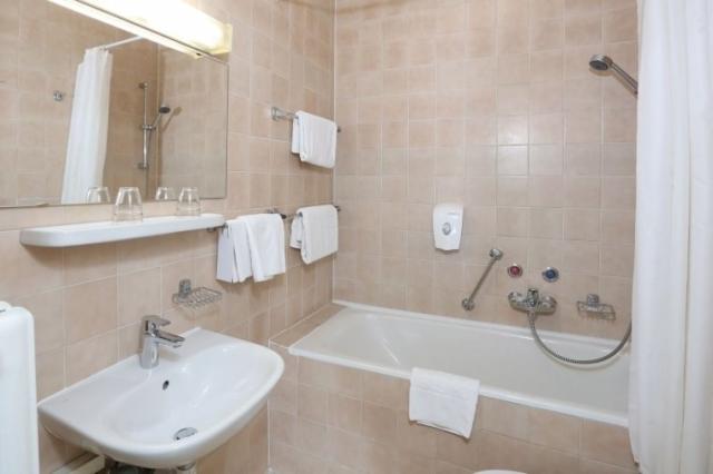 hotel-danubius-raba-madarsko-gyor-dvouluzkovy-pokoj-standard-pl