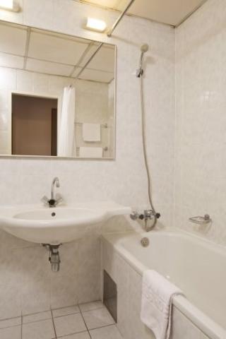 hotel-danubius-raba-madarsko-gyor-dvouluzkovy-pokoj-superior-ko
