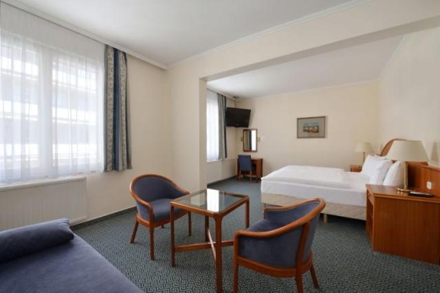 hotel-danubius-raba-madarsko-gyor-dvouluzkovy-pokoj-junior-suit