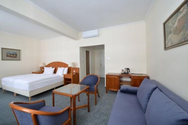 hotel-danubius-raba-madarsko-gyor-dvouluzkovy-pokoj-junior-suit