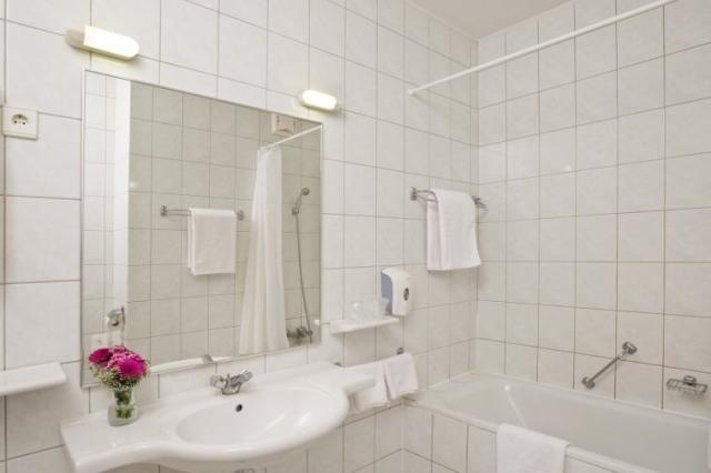 hotel-danubius-raba-madarsko-gyor-dvouluzkovy-pokoj-junior-suit