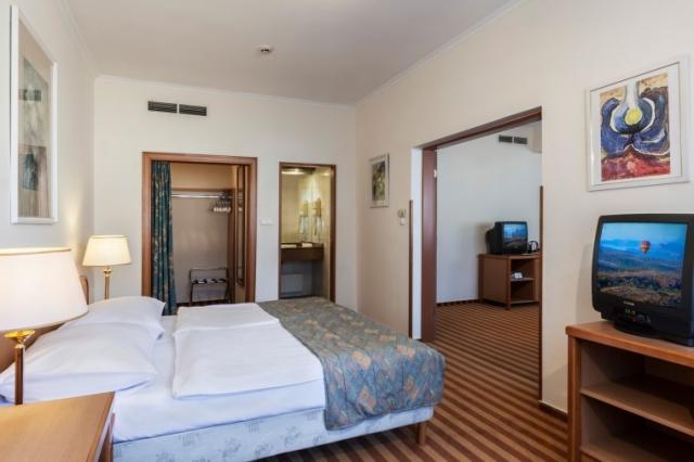 hotel-danubius-raba-madarsko-gyor-dvouluzkovy-apartman-superior