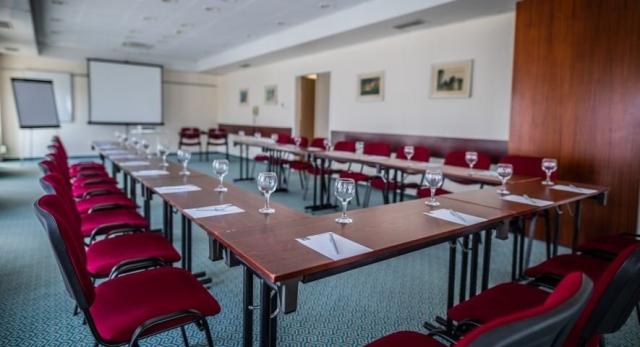 hotel-danubius-raba-madarsko-gyor-konferencni-mistnost.jpg