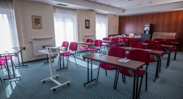 hotel-danubius-raba-madarsko-gyor-konferencni-mistnost (2).jpg