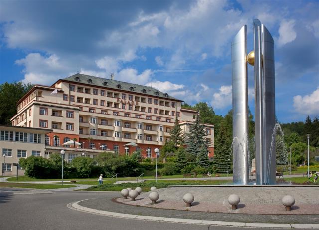 hotel-palace-ceska-republika-luhacovice-pohled-na-hotel.jpg