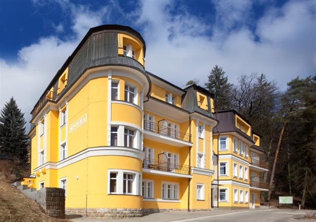 hotel-riviera-ceska-republika-luhacovice-pohled-na-hotel.jpg