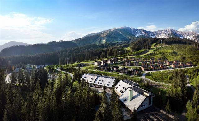 hotel-liptov-slovensko-demanovska-dolina-pohled-na-hotel-a-okol