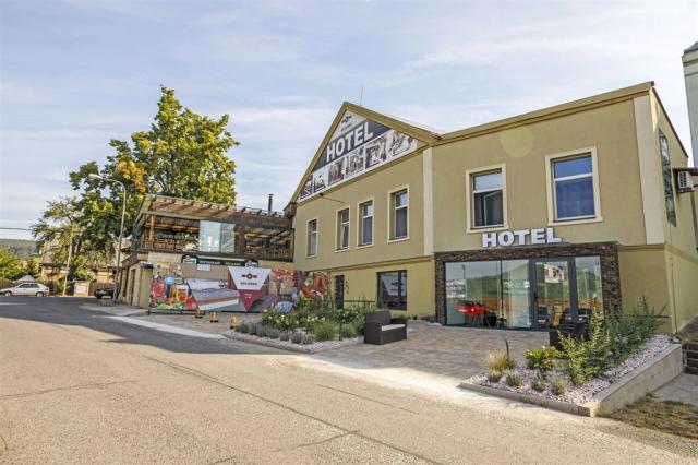 wellness-hotel-kocanda-ceska-republika-decin-pohled-na-hotel.pn