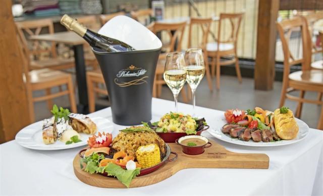 wellness-hotel-kocanda-ceska-republika-decin-restaurace.png