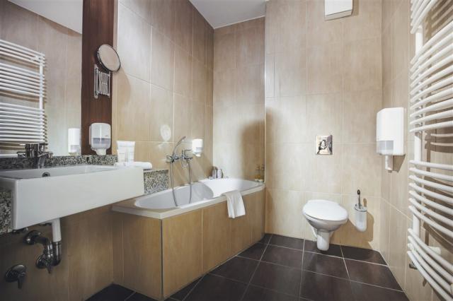Buk-Caramell-resort-Standard Suite bathroom.jpg