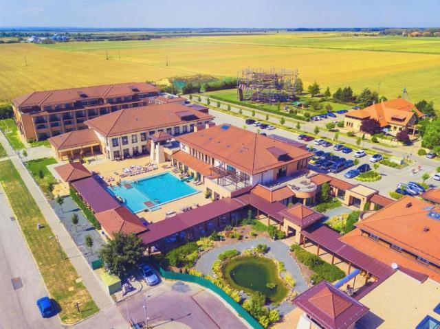 Buk-Caramell-resort-pohled-na-resort (2).jpg