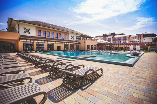 Buk-Caramell-resort-Seasonal outdoor beach pool.jpg
