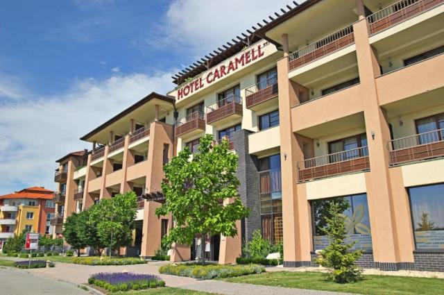 Buk-Caramell-resort-pohled-na-hotel 2.jpg