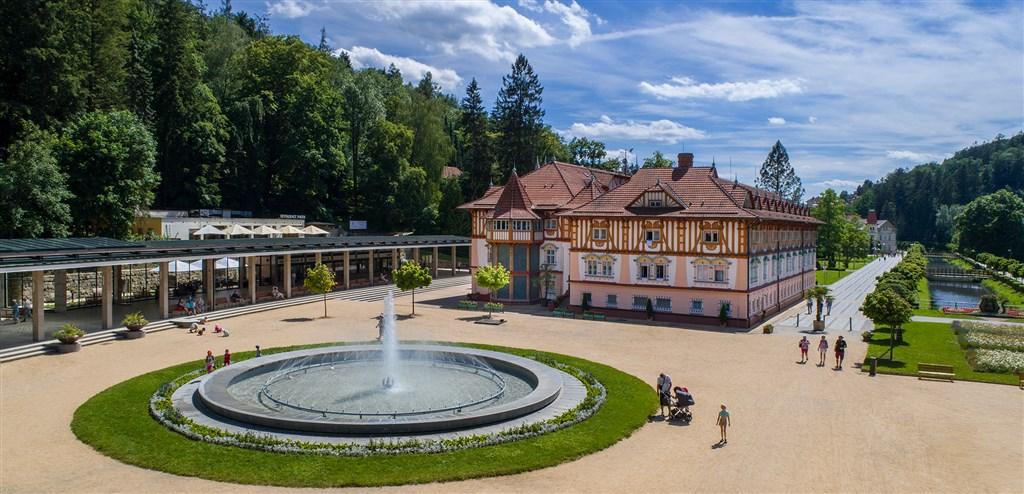hotel-spolecensky-dum-ceska-republika-luhacovice-lazensky-areal