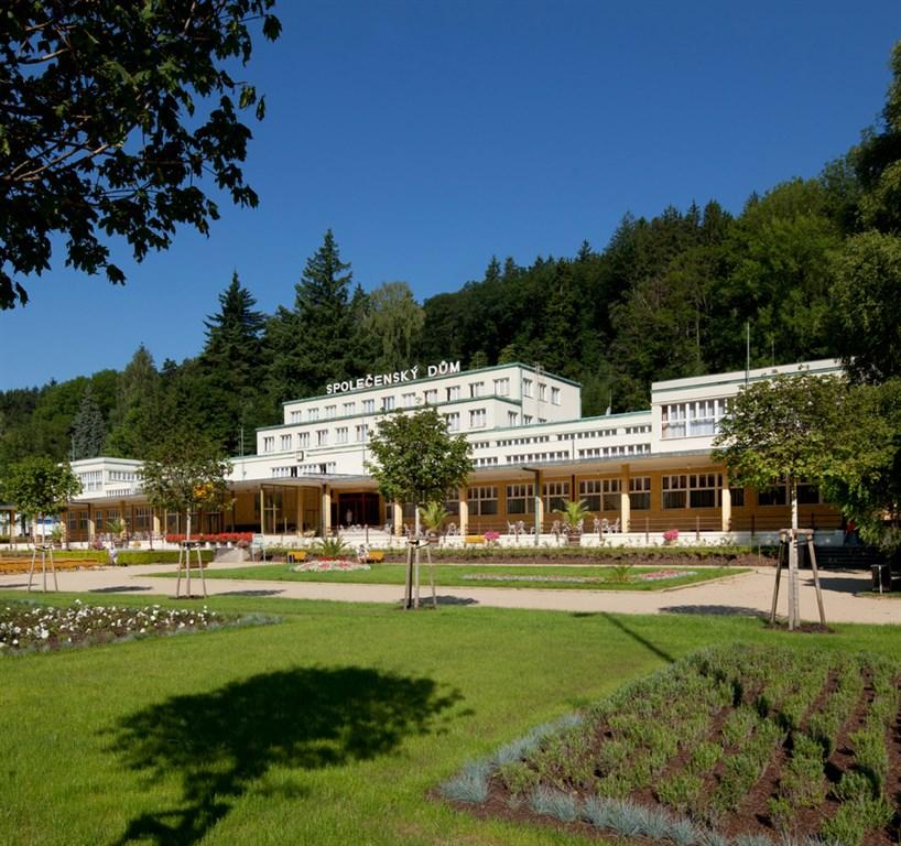 hotel-spolecensky-dum-ceska-republika-luhacovice-pohled-na-hote