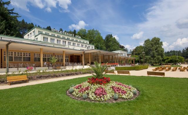 hotel-spolecensky-dum-ceska-republika-luhacovice-pohled-na-hote
