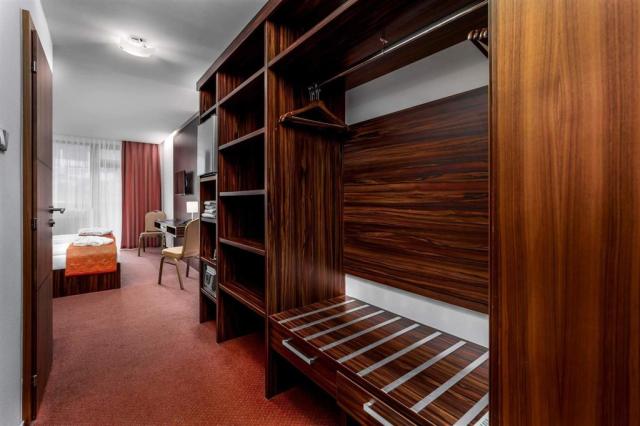 hotel-grand-I-kupele-novy-smokovec-pokoj-klasik (2).jpg