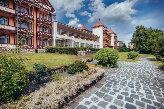 hotel-branisko-kupele-novy-smokovec-pohled-na-hotel.jpg