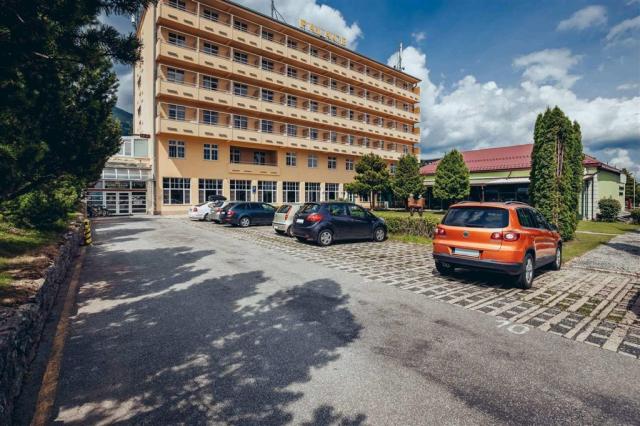 hotel-palace-kupele-novy-smokovec-pohled-na-hotel (2).jpg