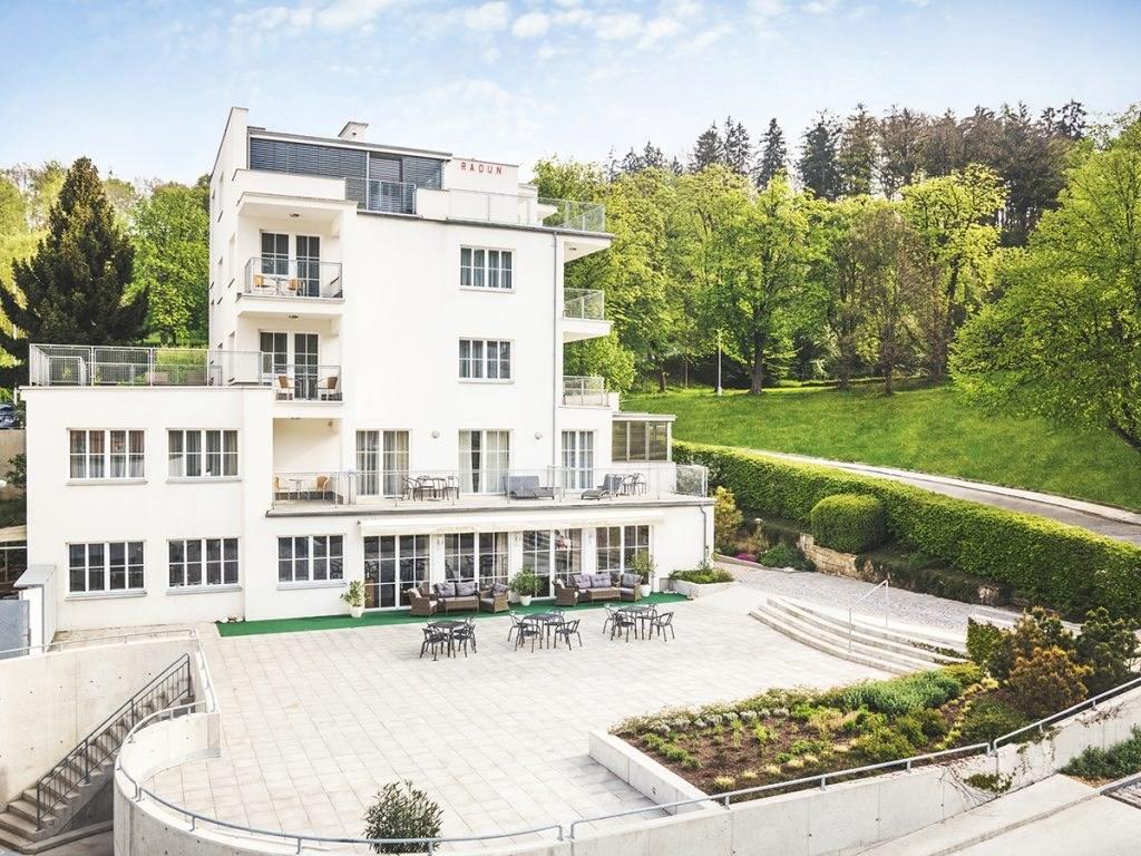 hotel-radun-luhacovice-pohled-na-hotel.jpg