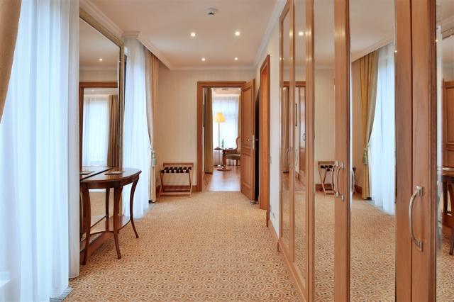 retro-riverside-wellness-resort-ceska-republika-brezova-u-karlo