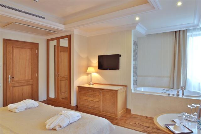 retro-riverside-wellness-resort-ceska-republika-brezova-u-karlo