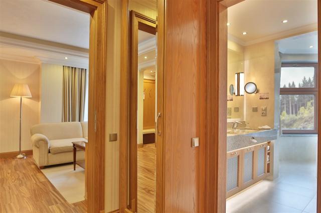 retro-riverside-wellness-resort-ceska-republika-brezova-u-karlo