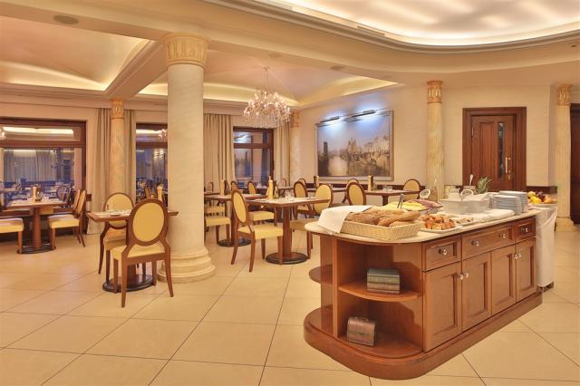 retro-riverside-wellness-resort-ceska-republika-brezova-u-karlo