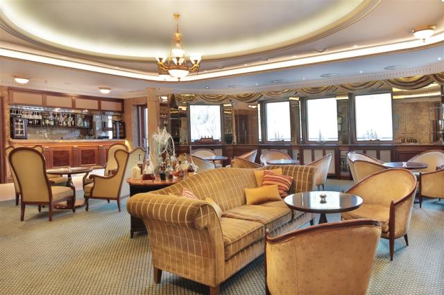 retro-riverside-wellness-resort-ceska-republika-brezova-u-karlo