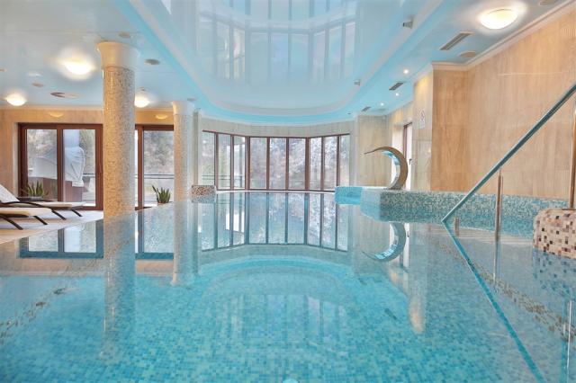 retro-riverside-wellness-resort-ceska-republika-brezova-u-karlo