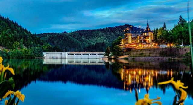 retro-riverside-wellness-resort-ceska-republika-brezova-u-karlo
