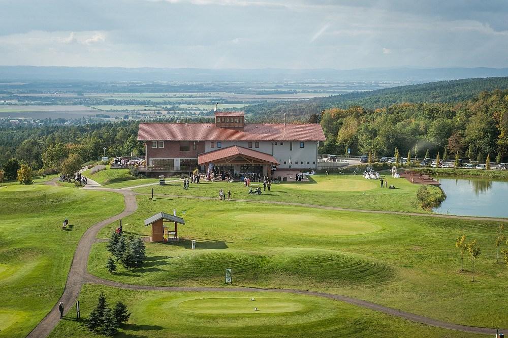 hotel-golf resort-Cesko-Olomouc - pohled na hotel.jpg