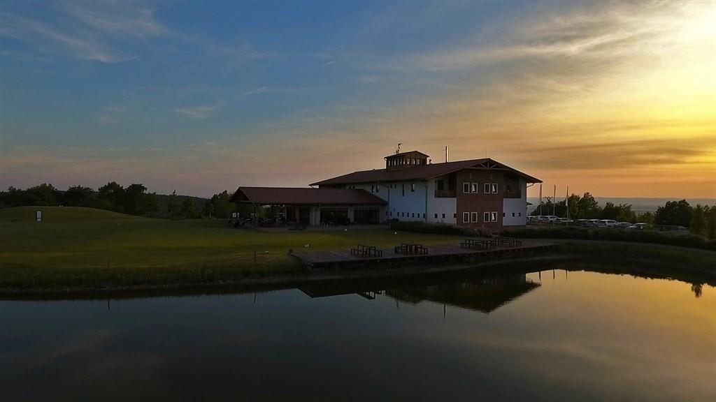 hotel-resort-Olomouc-pohled na hotel.jpg