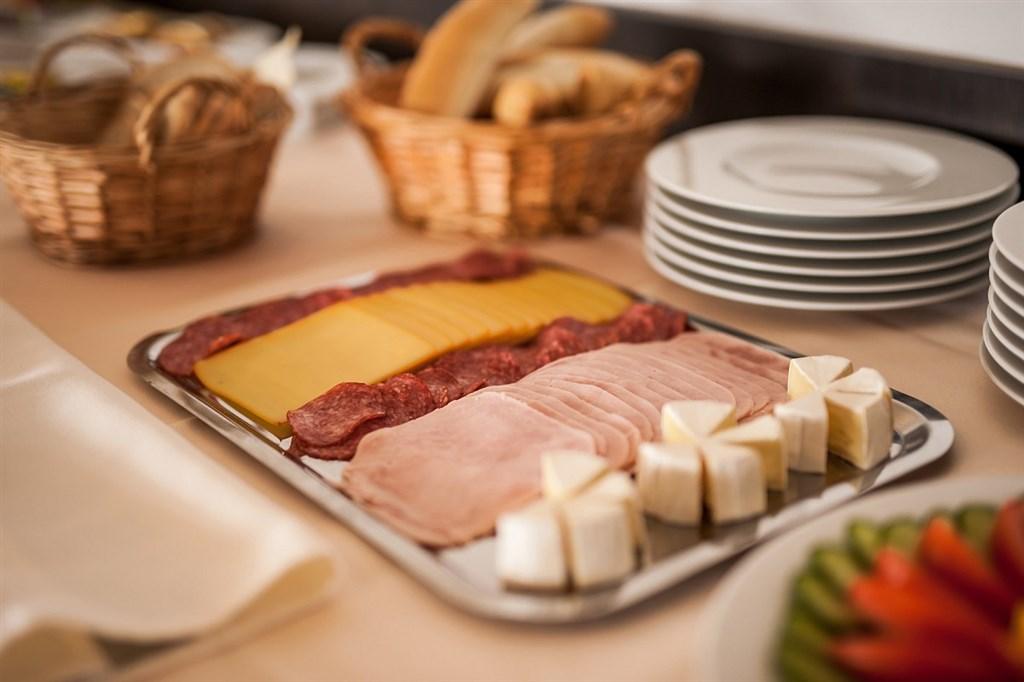 hotel-golf resort-Cesko-Olomouc-hotelove snidane.jpg