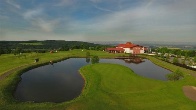 hotel-golf resort-Cesko-Olomouc - pohled na hotel2.jpg