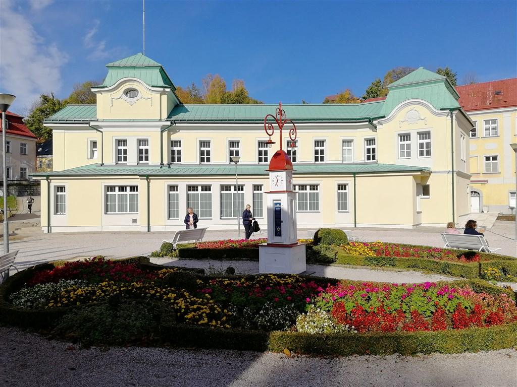 lazne-libverda-pohled-na-budovu-bazenu-a-koupeli (4).jpg