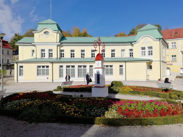 lazne-libverda-pohled-na-budovu-bazenu-a-koupeli (4).jpg