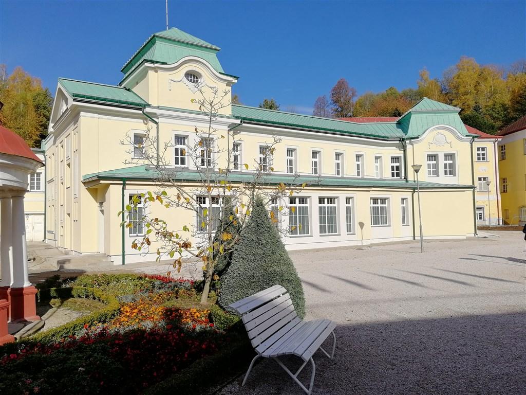 lazne-libverda-pohled-na-budovu-bazenu-a-koupeli (3).jpg