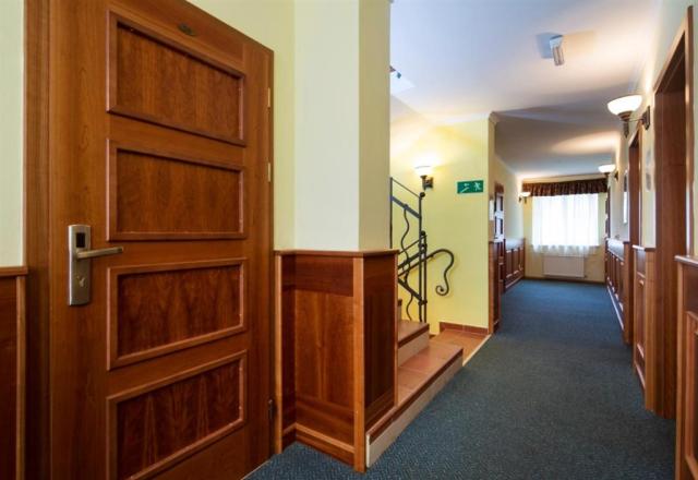 hotel-lesni-zatisi-ceska-republika-lazne-libverda-chodba.jpg