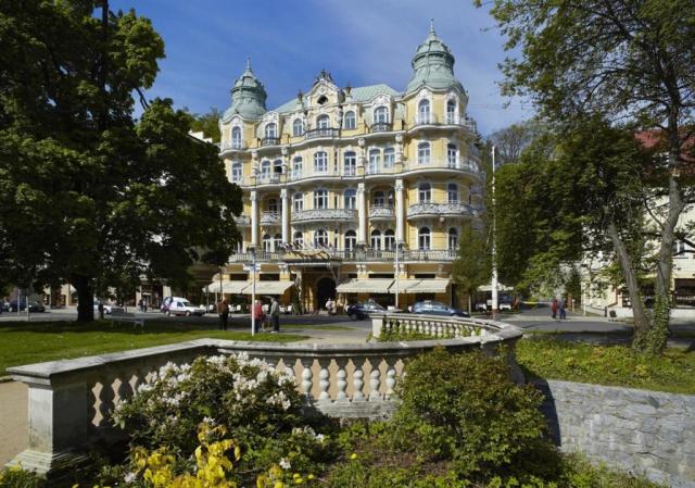 hotel-bohemia-cesko-marianske-lazne-celkovy-pohled-na-hotel-1.j