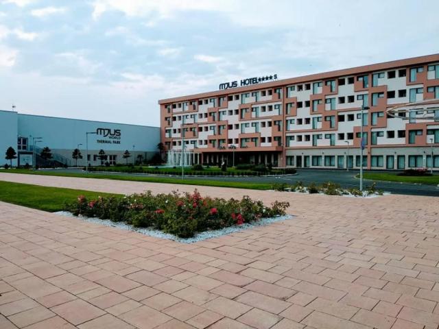 mjus-resort-thermal-park-kormend-madarsko-wellness-exterier.jpg