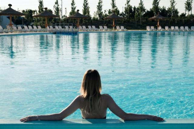 mjus-resort-thermal-park-kormend-madarsko-venkovni-bazen (2).jp