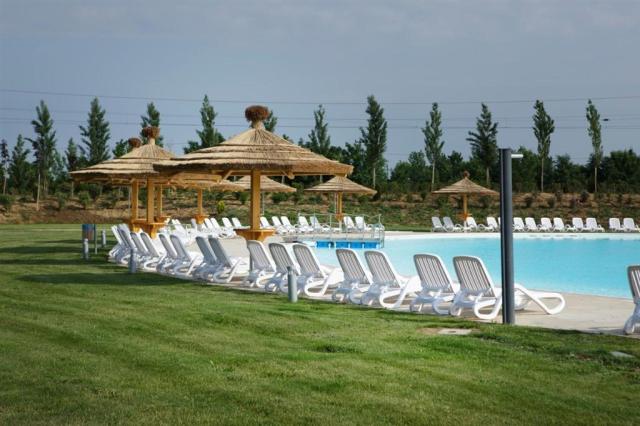 mjus-resort-thermal-park-kormend-madarsko-venkovni-bazen (3).jp