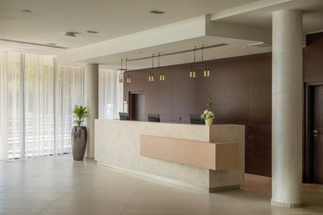 fagus-hotel-conference-spa-madarsko-sopron-recepce.jpg