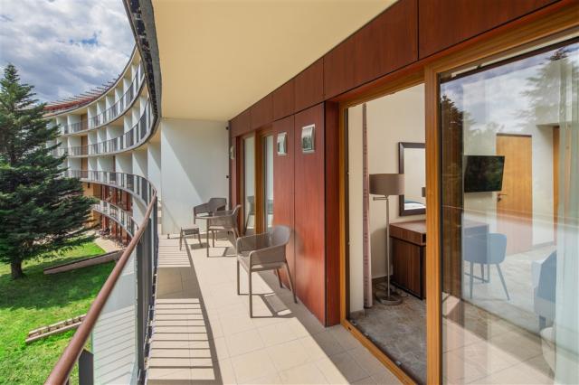 fagus-hotel-conference-spa-madarsko-sopron-lesni-pokoj-terasa.j
