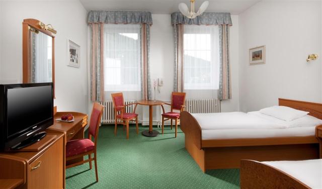 hotel-curie-spa-wellness-lazne-jachymov-pokoj-comfort-3.jpg