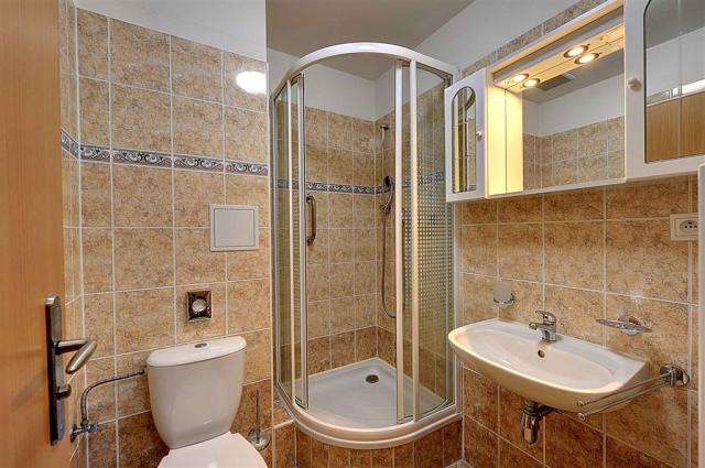 hotel-curie-spa-wellness-lazne-jachymov-koupelna-suite.jpg