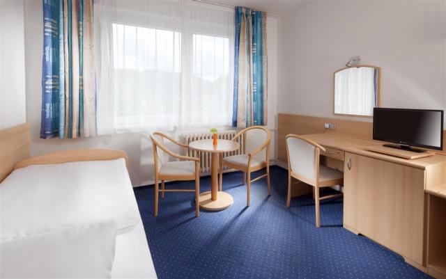 hotel-curie-spa-wellness-lazne-jachymov-pokoj-comfort-2.jpg