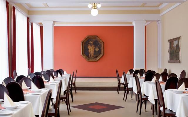 hotel-morava-ceska-republika-luhacovice-restaurace (3).jpg