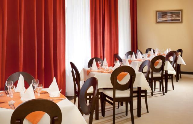 hotel-morava-ceska-republika-luhacovice-restaurace (4).jpg